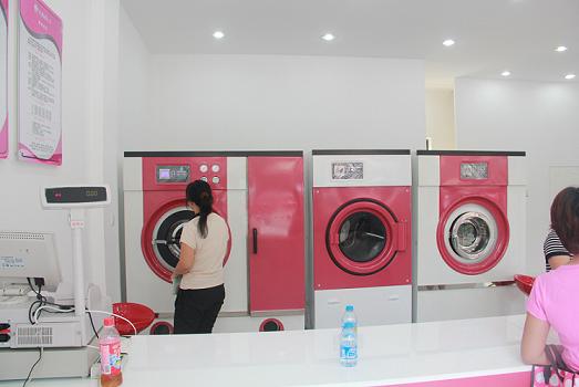 UCC干洗加盟店,投资者试营业中